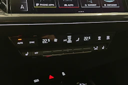 sininen Audi Q4 e-tron 2024 kuva 25.