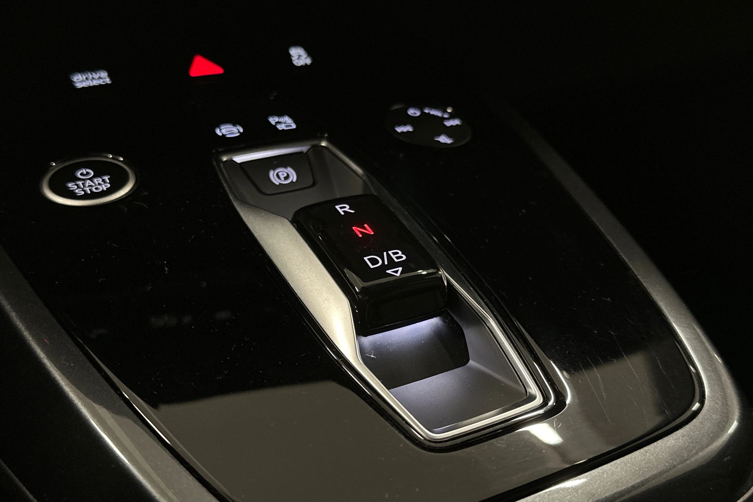 sininen Audi Q4 e-tron 2024 kuva 26.