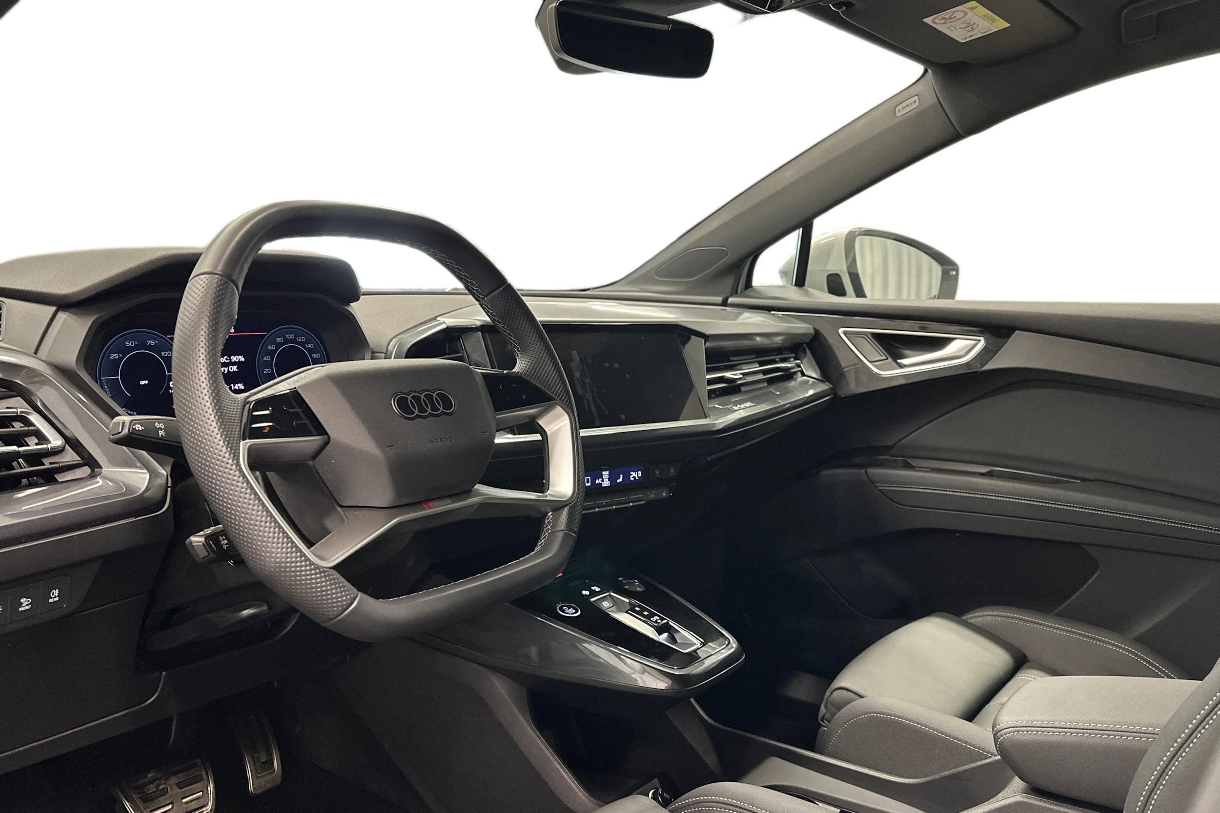 valkoinen Audi Q4 e-tron 2024 kuva 6.