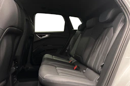 valkoinen Audi Q4 e-tron 2024 kuva 8.