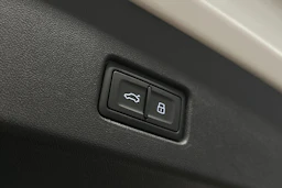 valkoinen Audi Q4 e-tron 2024 kuva 12.