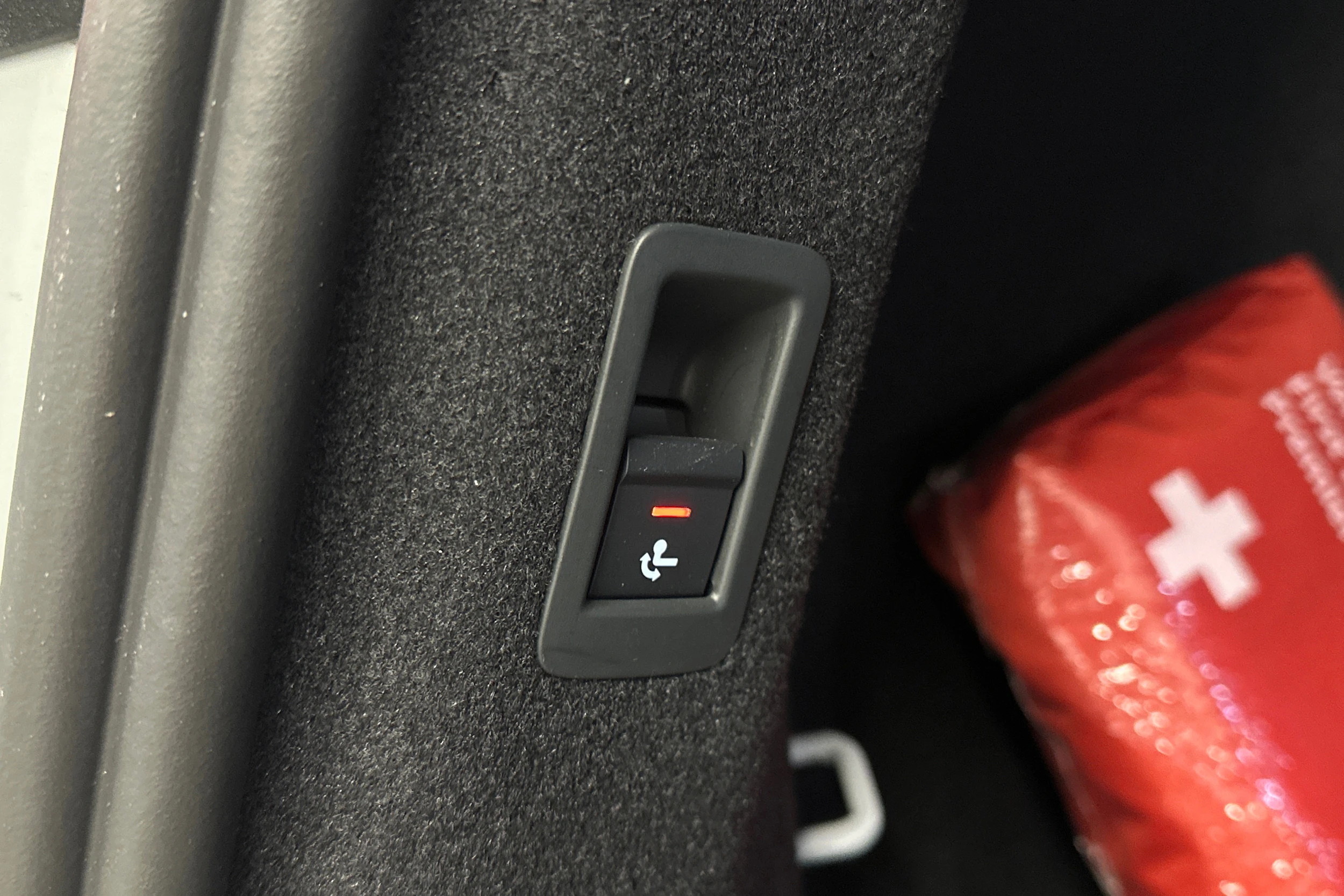 valkoinen Audi Q4 e-tron 2024 kuva 13.