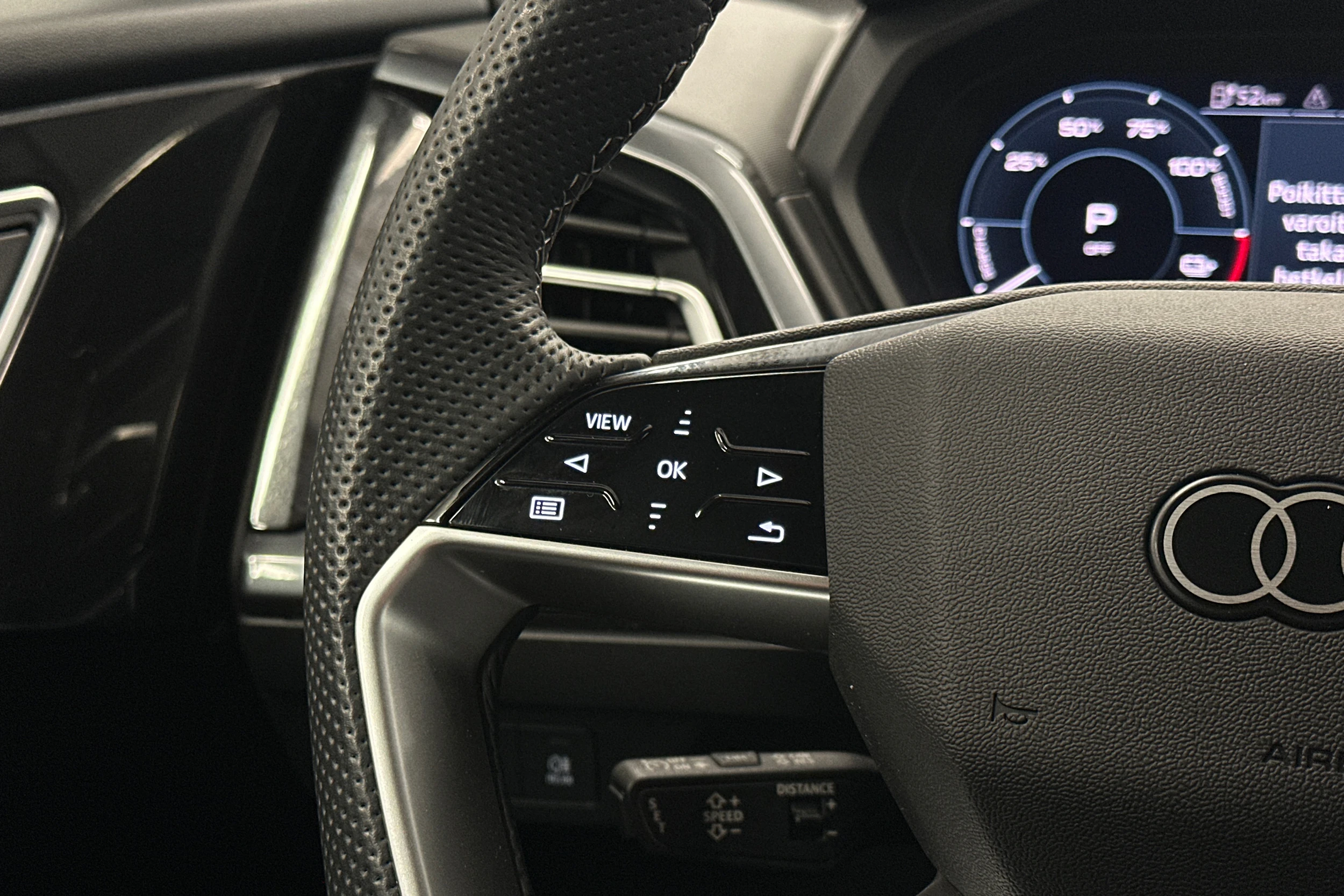 valkoinen Audi Q4 e-tron 2024 kuva 17.