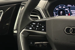 valkoinen Audi Q4 e-tron 2024 kuva 17.