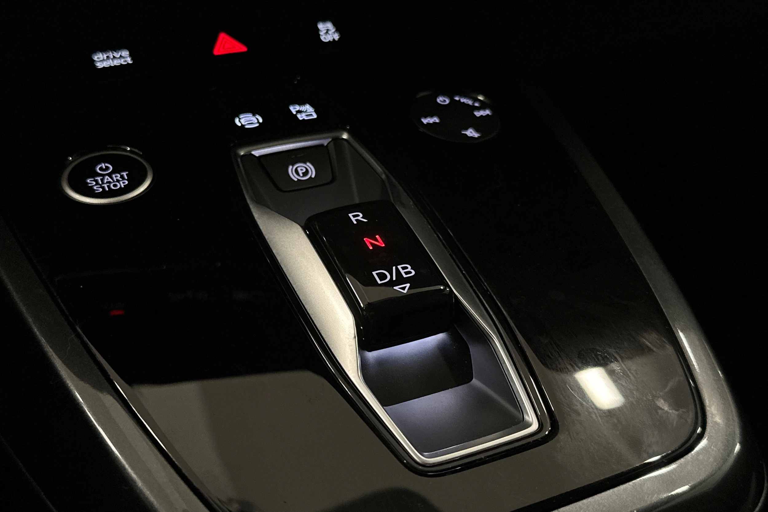 valkoinen Audi Q4 e-tron 2024 kuva 26.