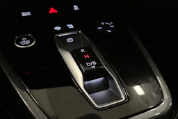 valkoinen Audi Q4 e-tron 2024 kuva 26.