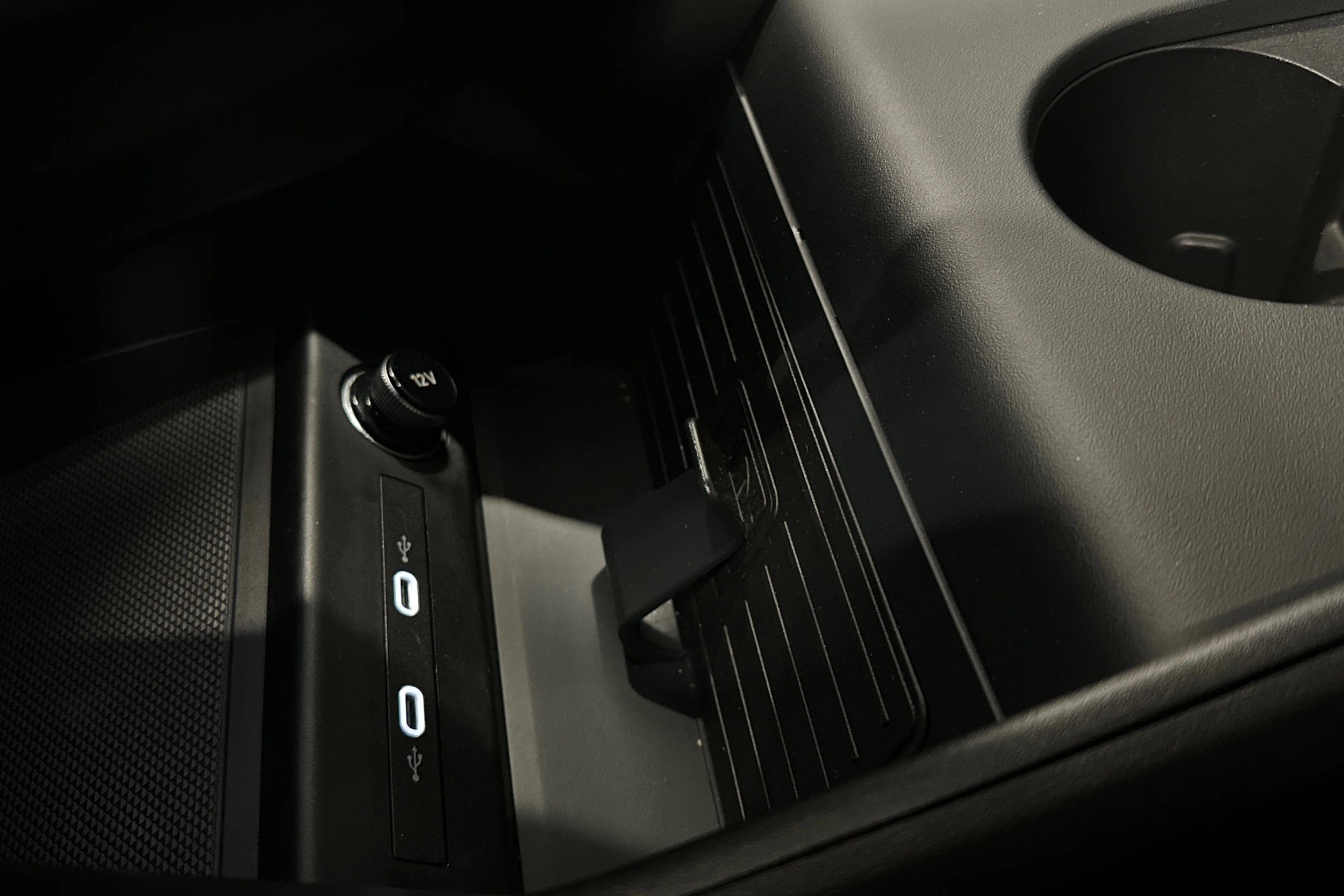 valkoinen Audi Q4 e-tron 2024 kuva 27.