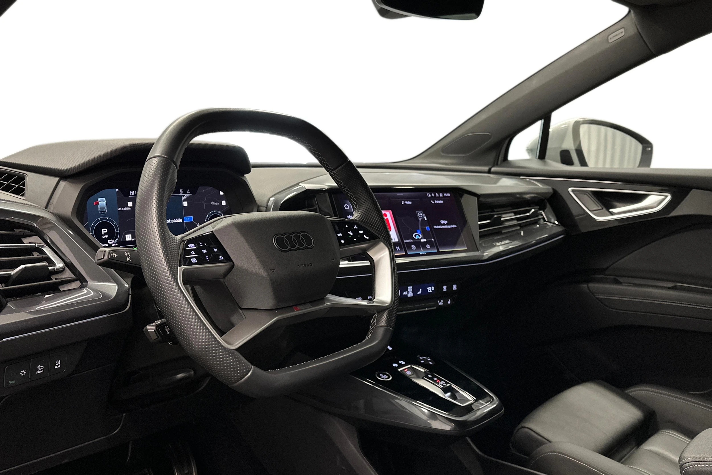 valkoinen Audi Q4 e-tron 2024 kuva 6.