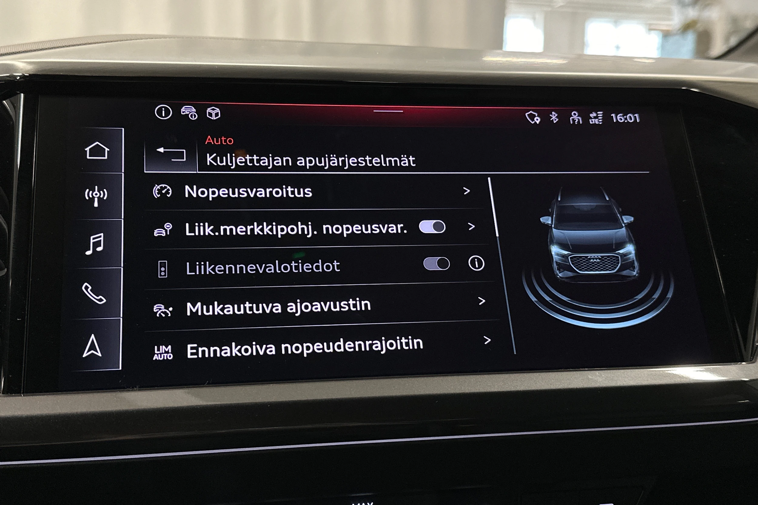 valkoinen Audi Q4 e-tron 2024 kuva 24.