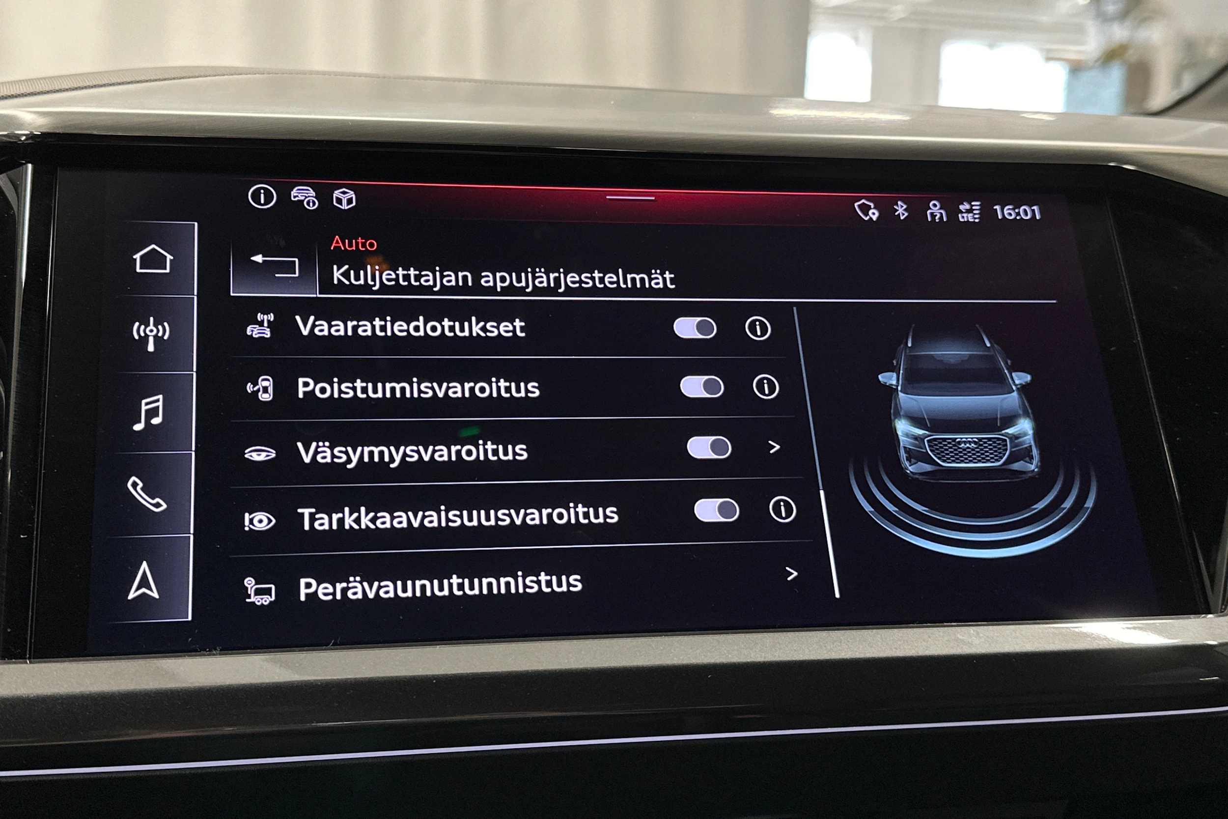 valkoinen Audi Q4 e-tron 2024 kuva 26.