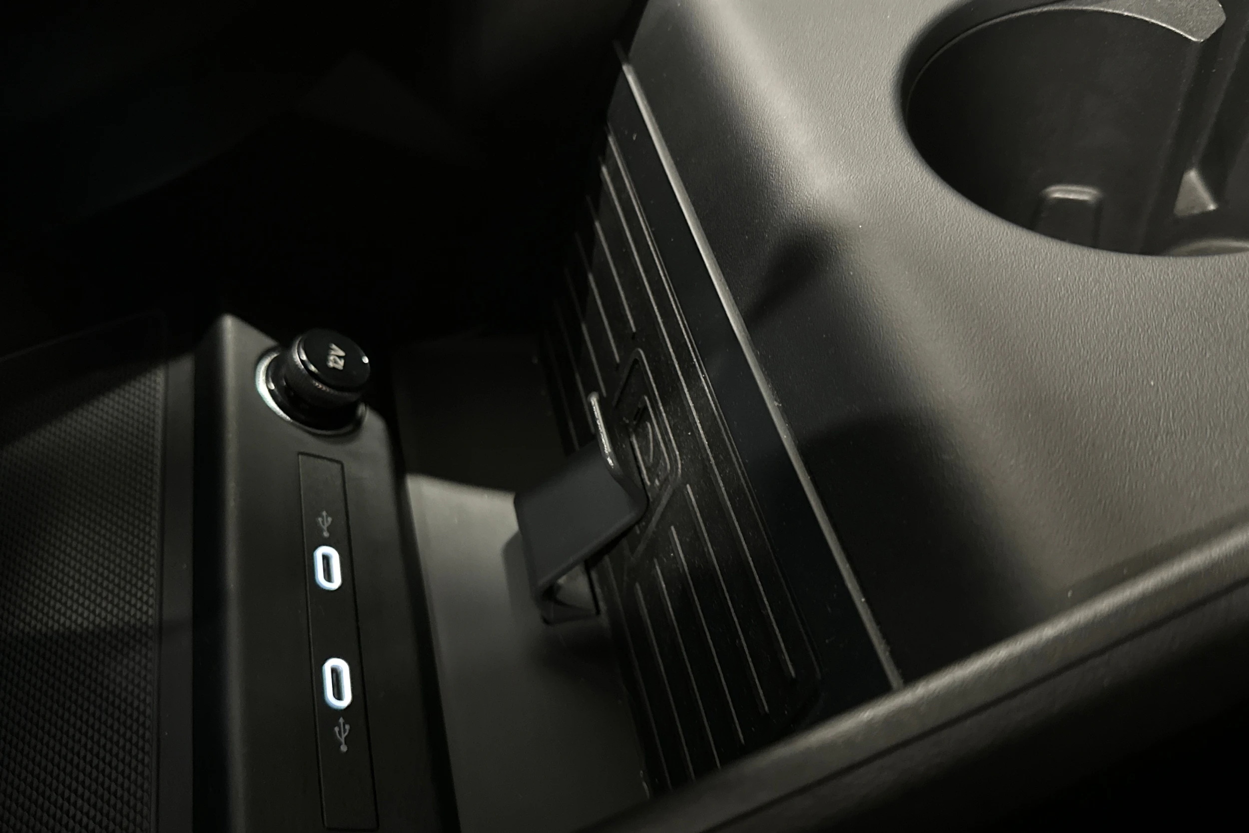 valkoinen Audi Q4 e-tron 2024 kuva 30.