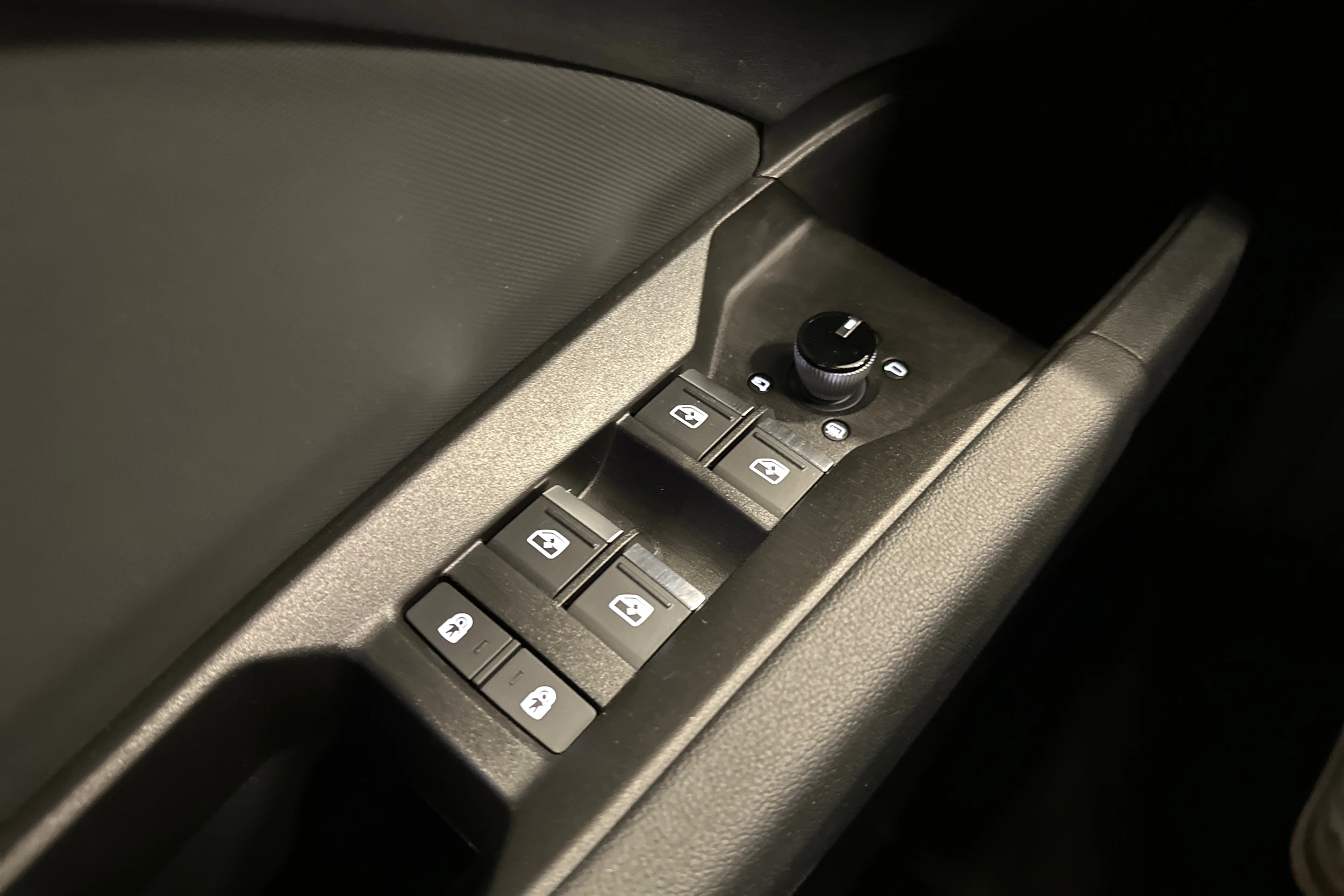 sininen Audi Q4 e-tron 2024 kuva 15.