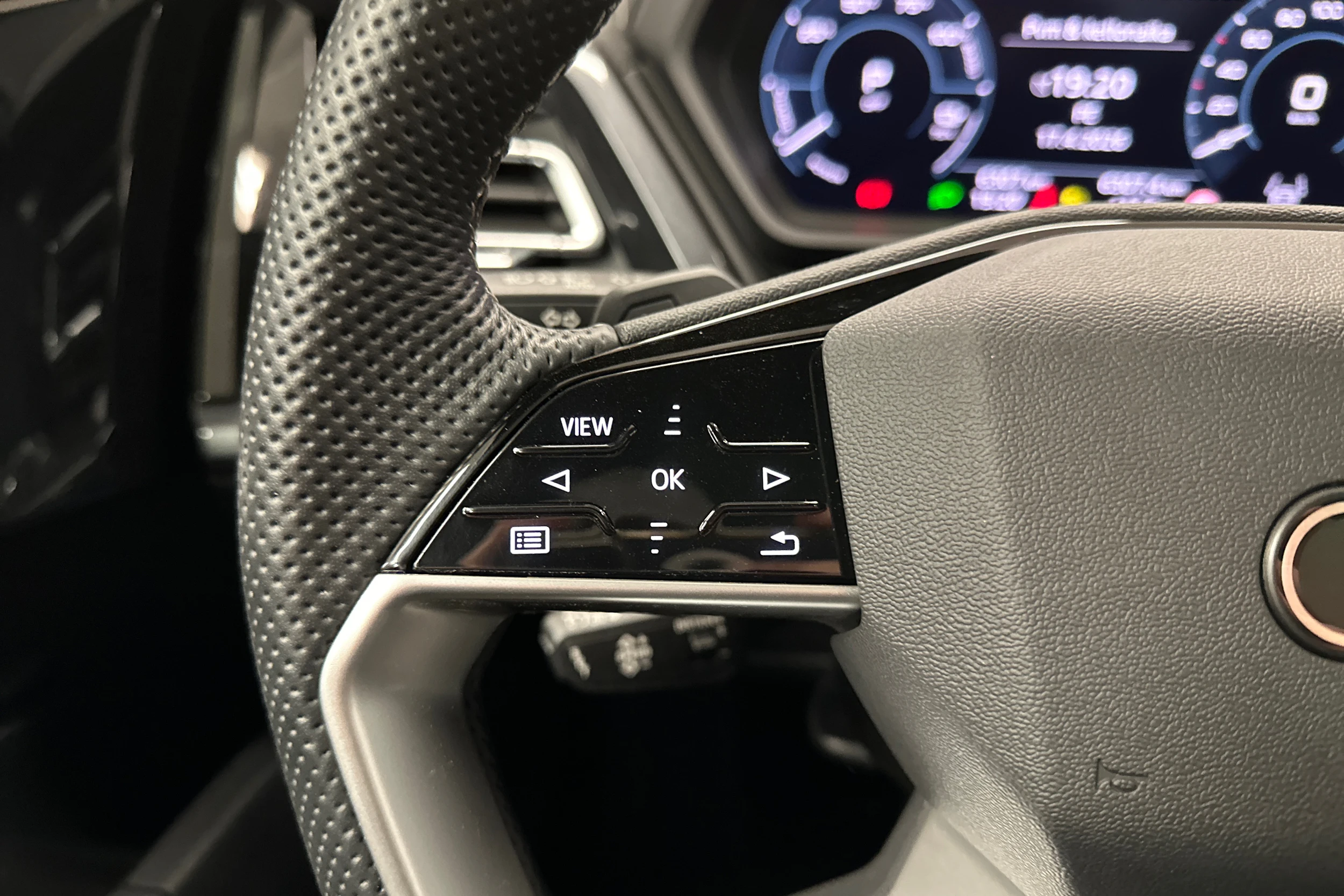 sininen Audi Q4 e-tron 2024 kuva 16.