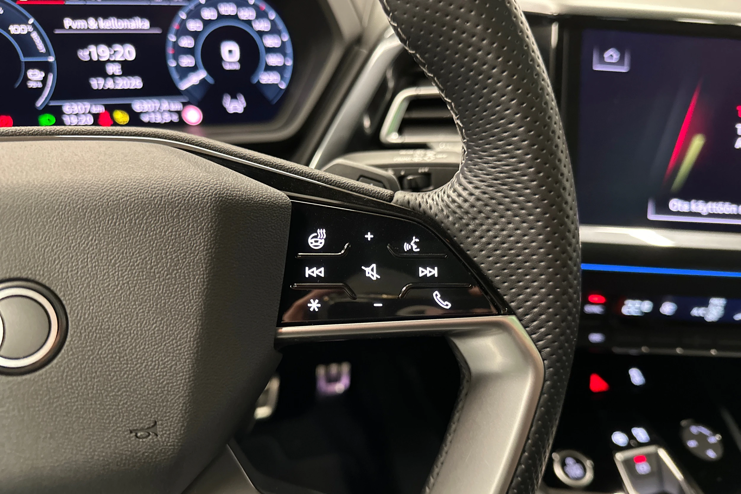 sininen Audi Q4 e-tron 2024 kuva 17.