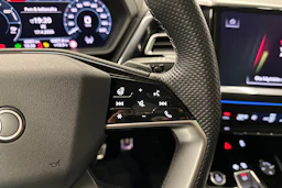 sininen Audi Q4 e-tron 2024 kuva 17.