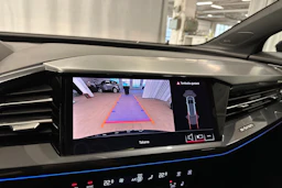 sininen Audi Q4 e-tron 2024 kuva 20.