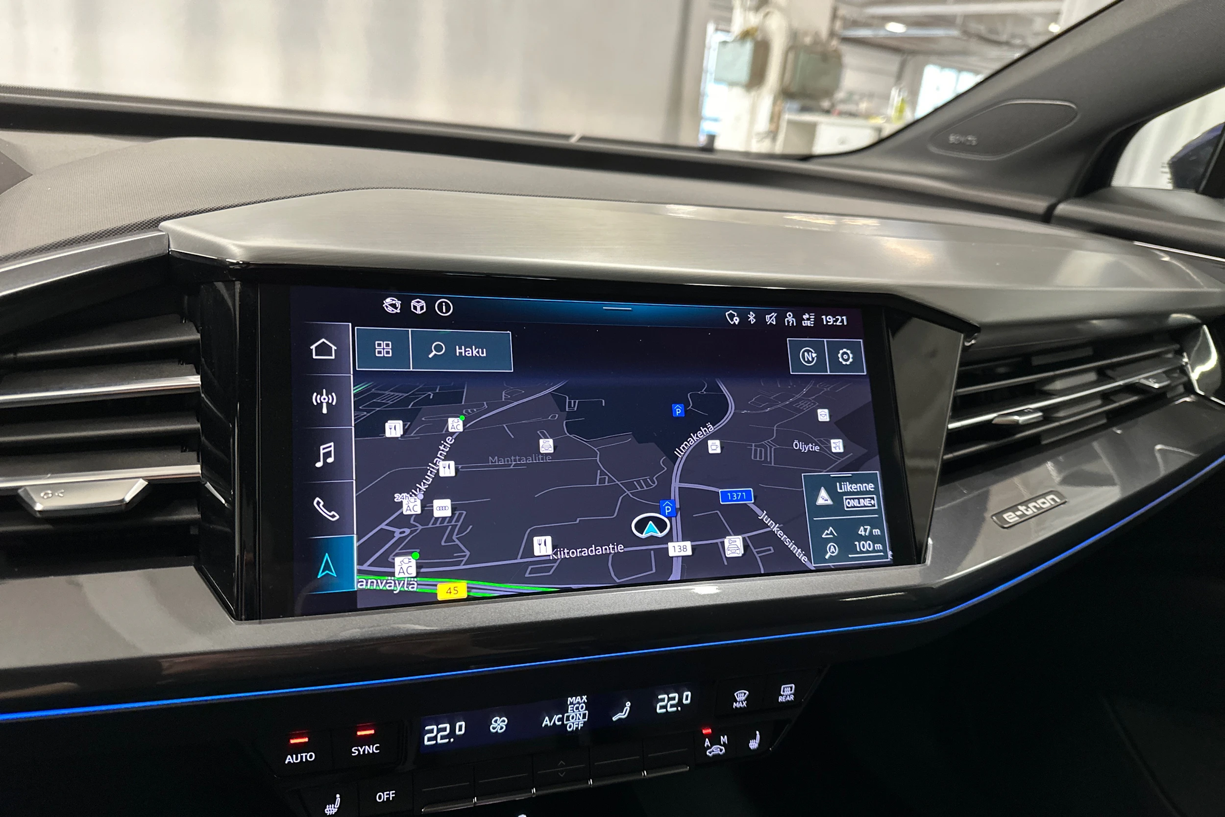 sininen Audi Q4 e-tron 2024 kuva 22.