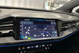 sininen Audi Q4 e-tron 2024 kuva 22.