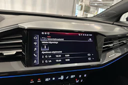 sininen Audi Q4 e-tron 2024 kuva 23.