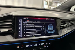 sininen Audi Q4 e-tron 2024 kuva 24.