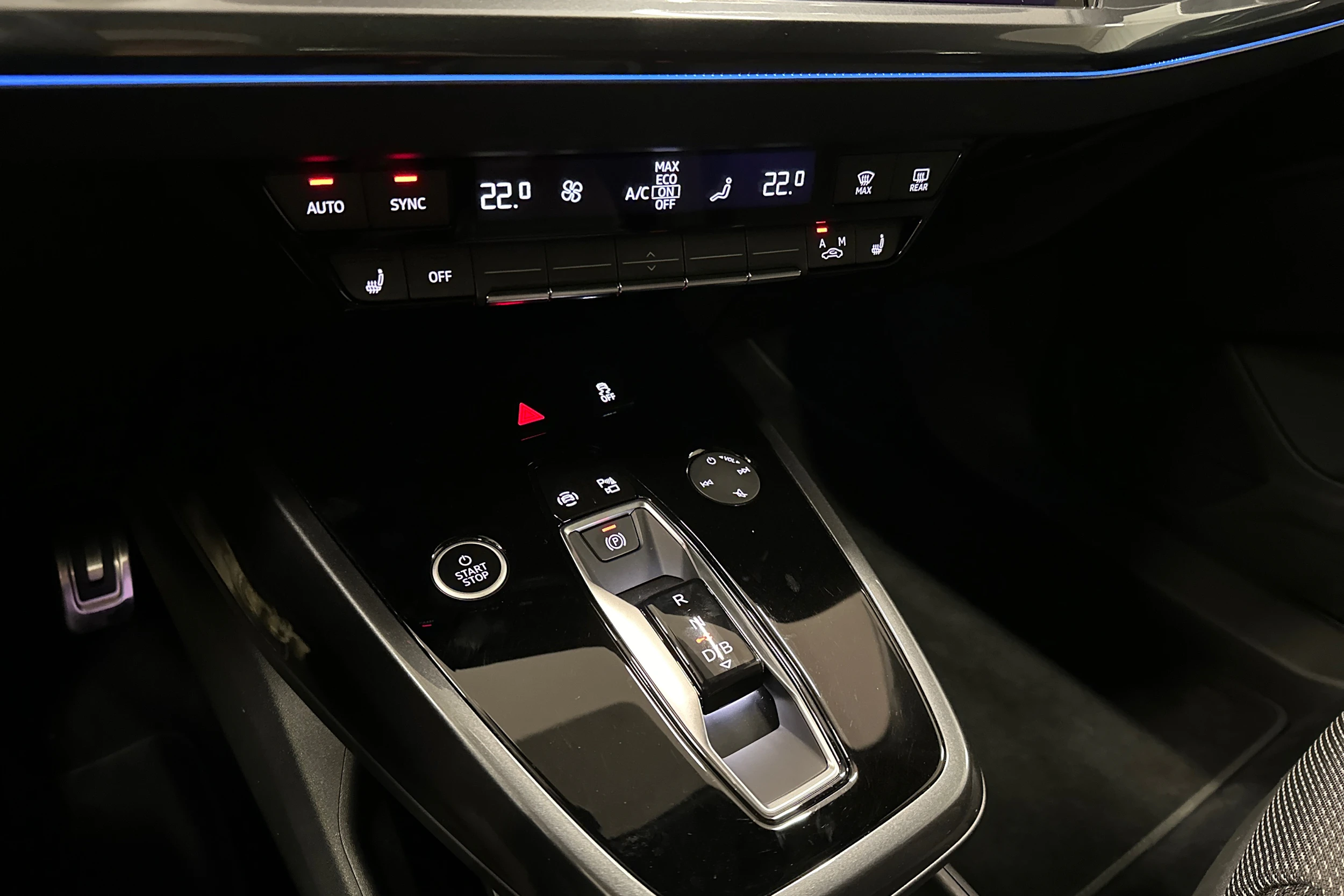 sininen Audi Q4 e-tron 2024 kuva 26.