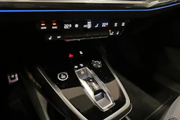 sininen Audi Q4 e-tron 2024 kuva 26.