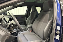 sininen Audi Q4 e-tron 2024 kuva 27.