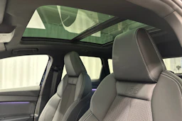 sininen Audi Q4 e-tron 2024 kuva 28.