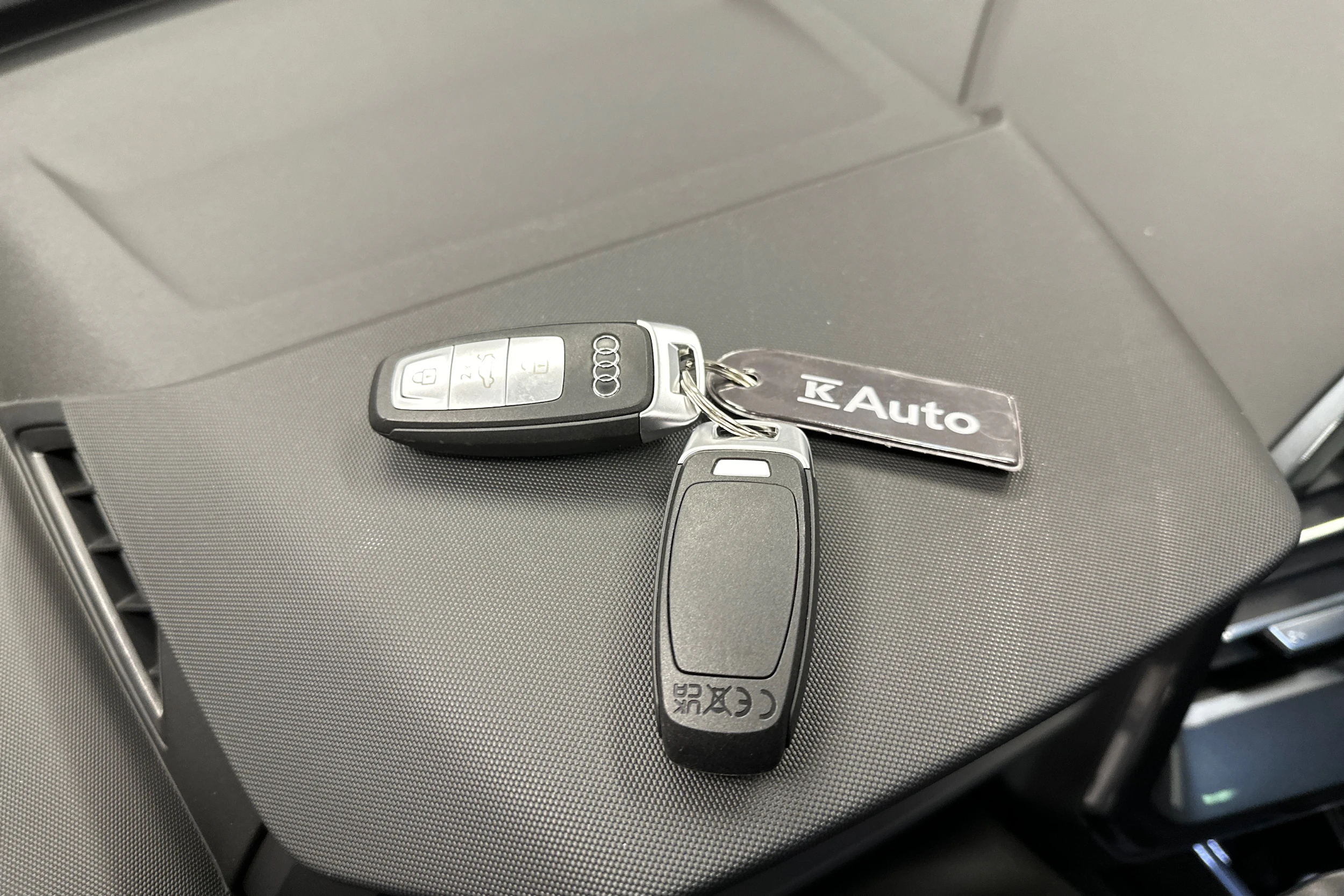 sininen Audi Q4 e-tron 2024 kuva 32.