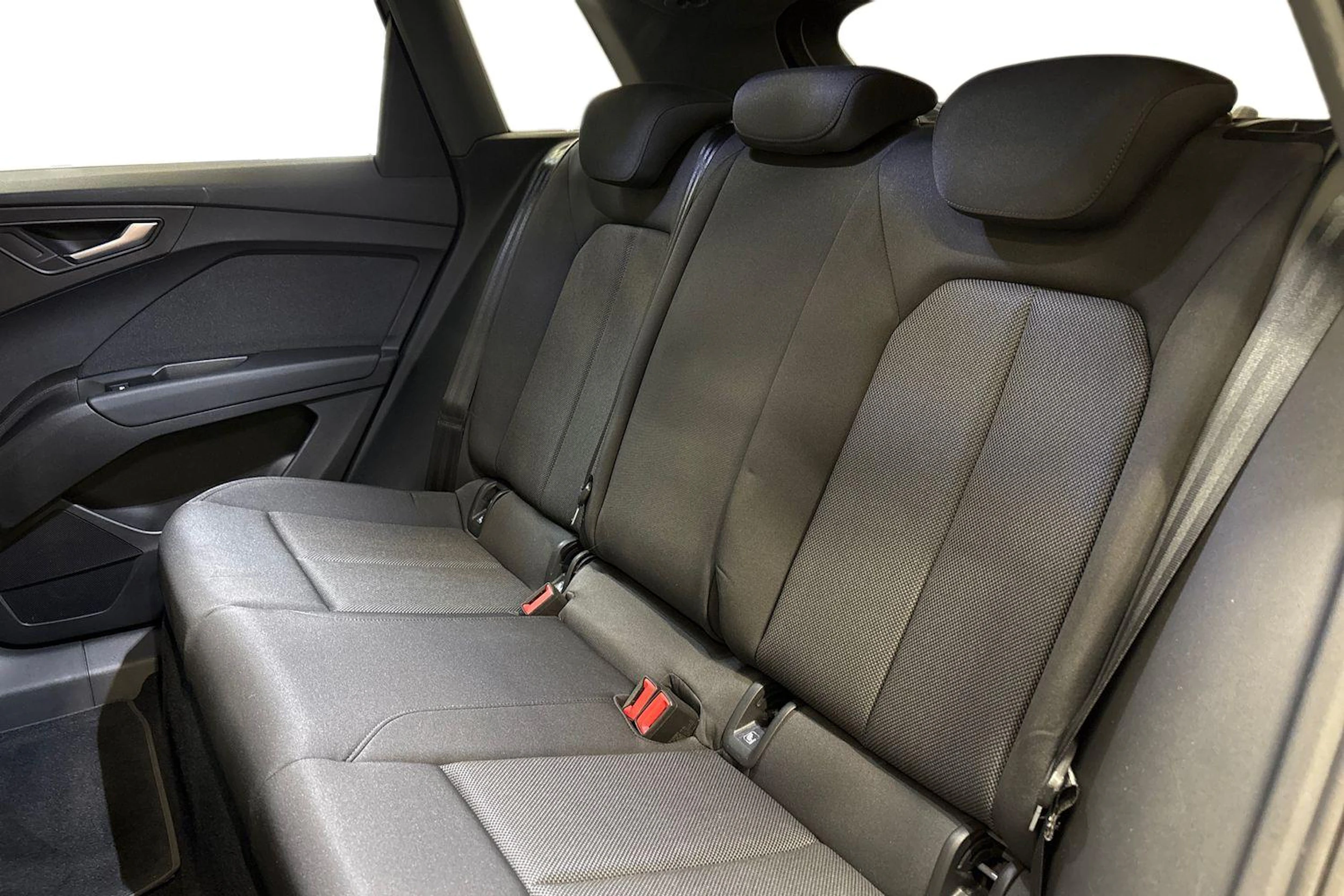 harmaa Audi Q4 e-tron 2024 kuva 8.