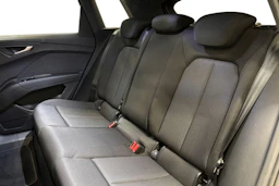 harmaa Audi Q4 e-tron 2024 kuva 8.