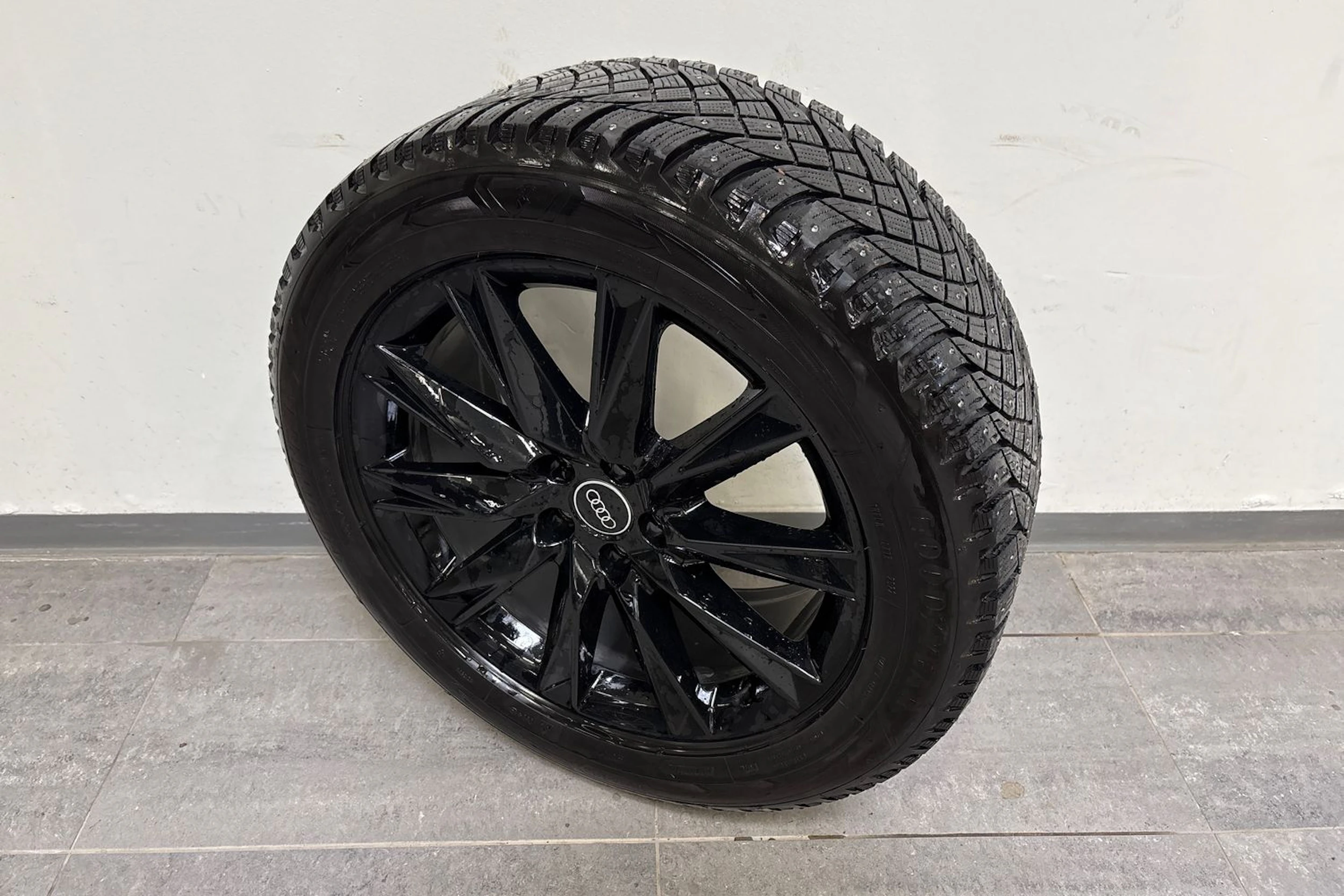 harmaa Audi Q4 e-tron 2024 kuva 10.