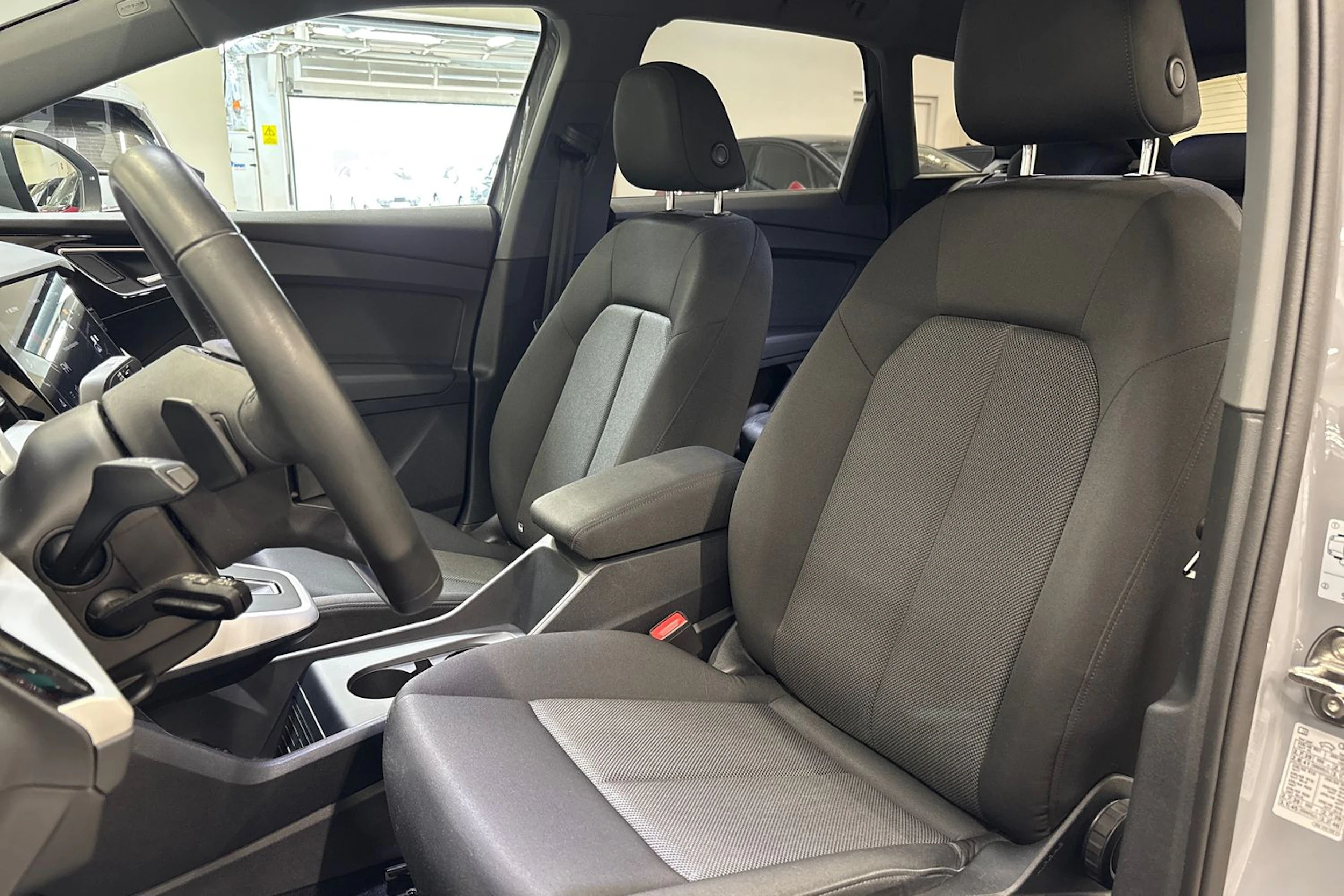 harmaa Audi Q4 e-tron 2024 kuva 11.
