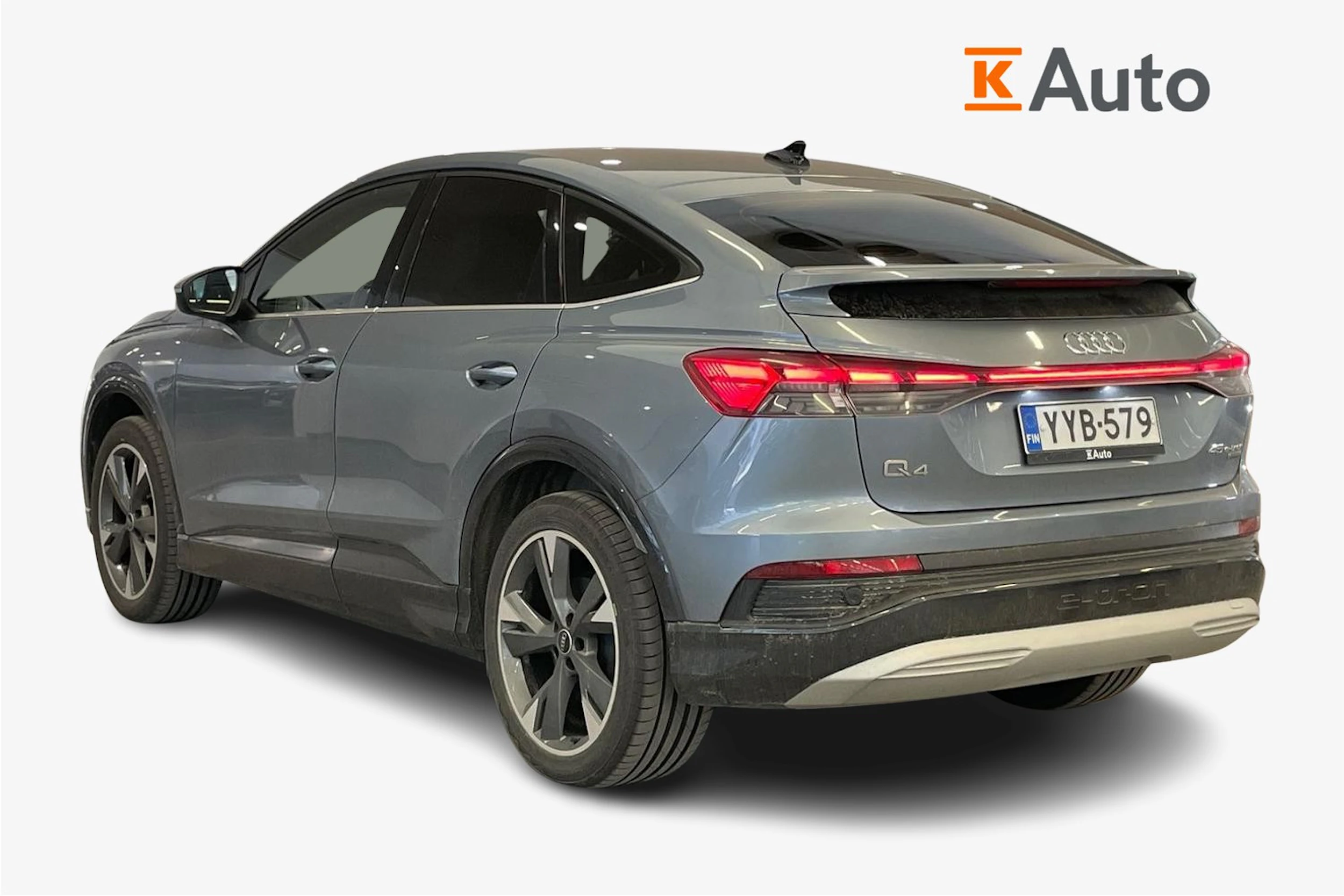 Sininen Audi Q4 e-tron 2024 kuva 2.
