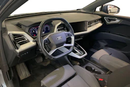Sininen Audi Q4 e-tron 2024 kuva 3.