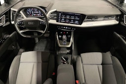 Sininen Audi Q4 e-tron 2024 kuva 9.