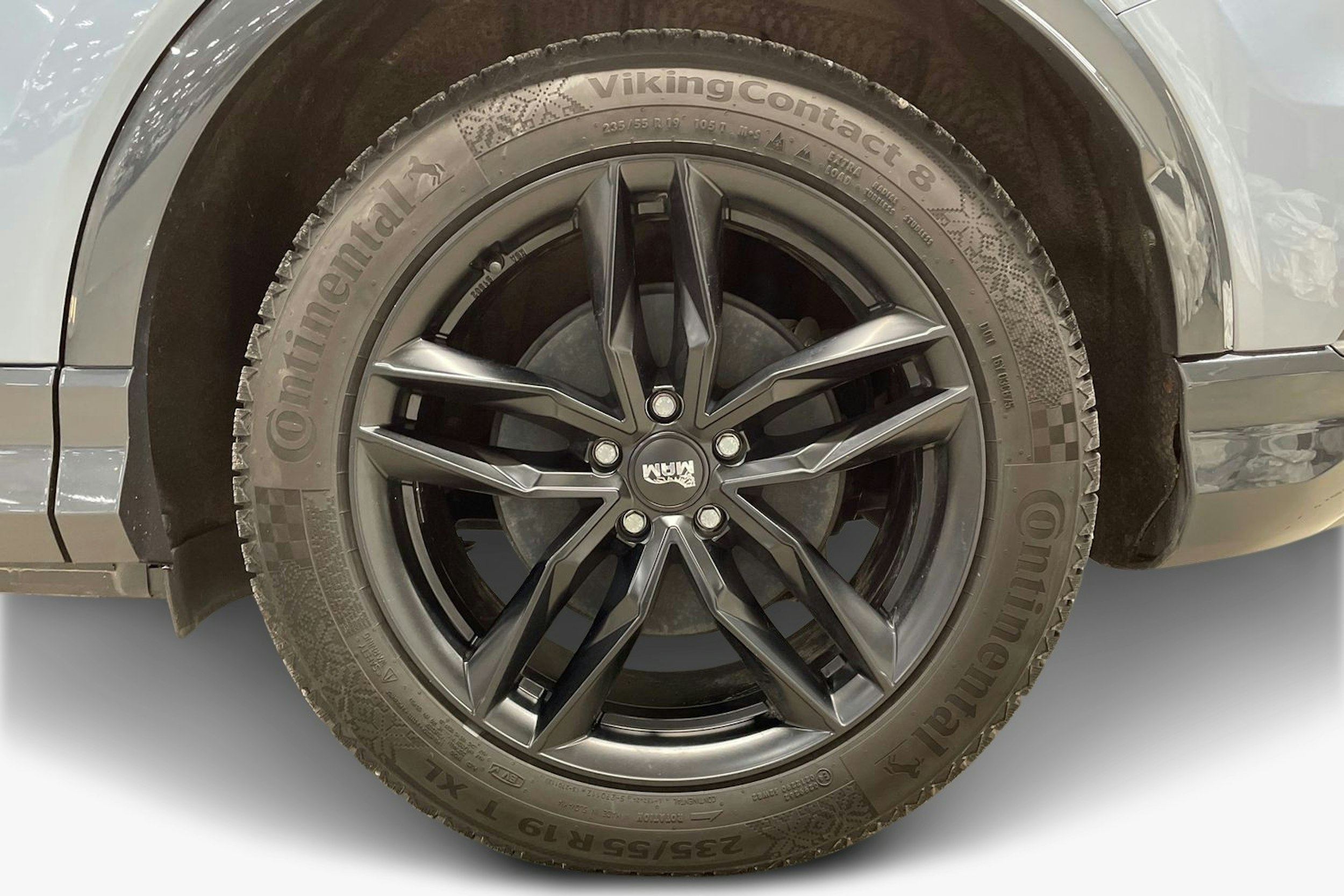 Sininen Audi Q4 e-tron 2024 kuva 11.