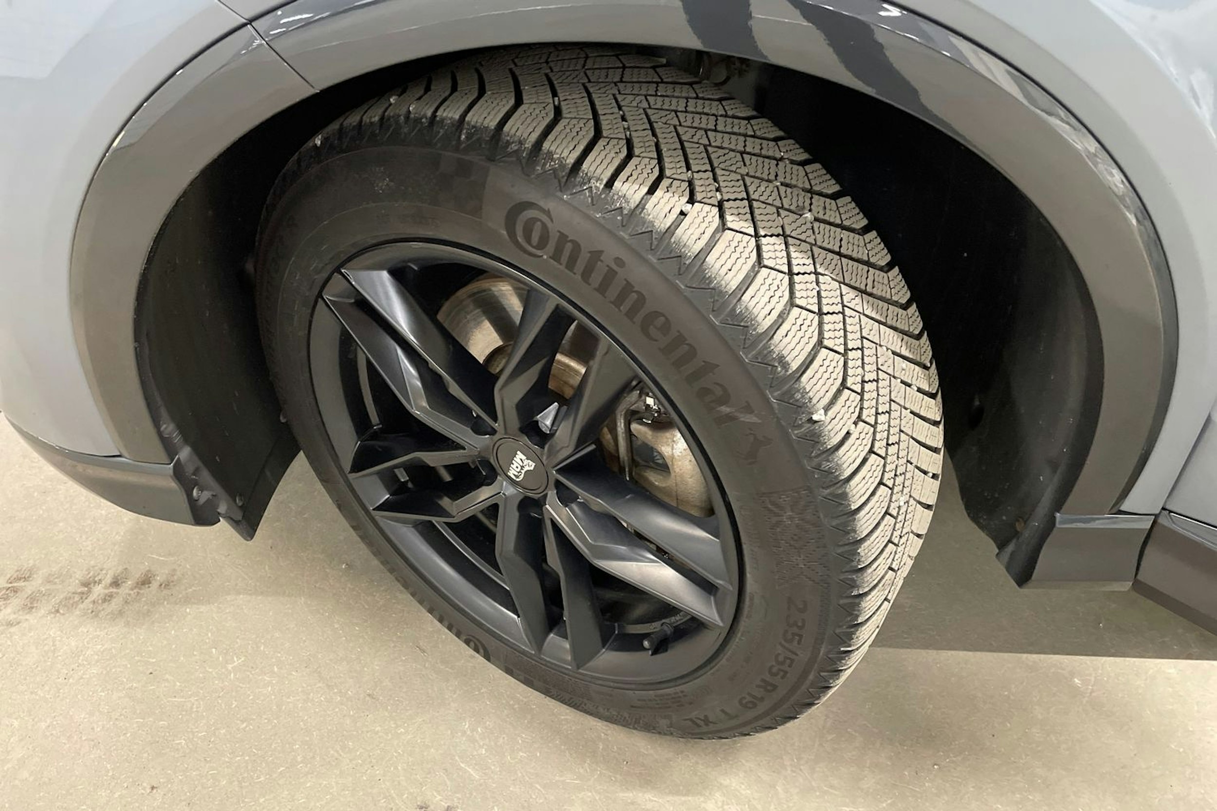 Sininen Audi Q4 e-tron 2024 kuva 12.