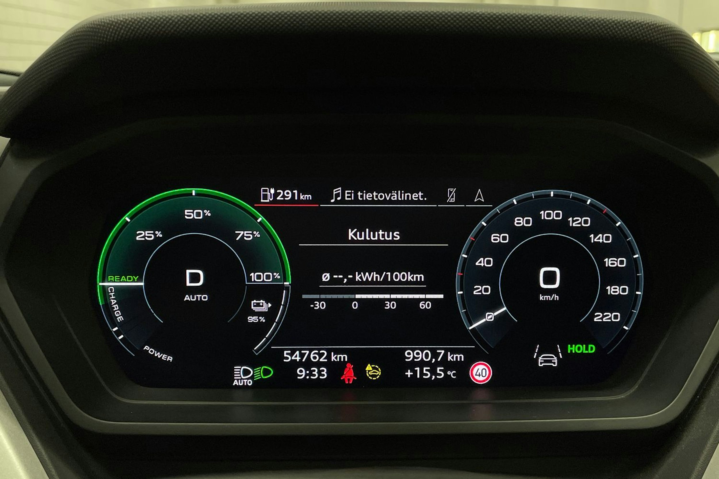 Sininen Audi Q4 e-tron 2024 kuva 15.