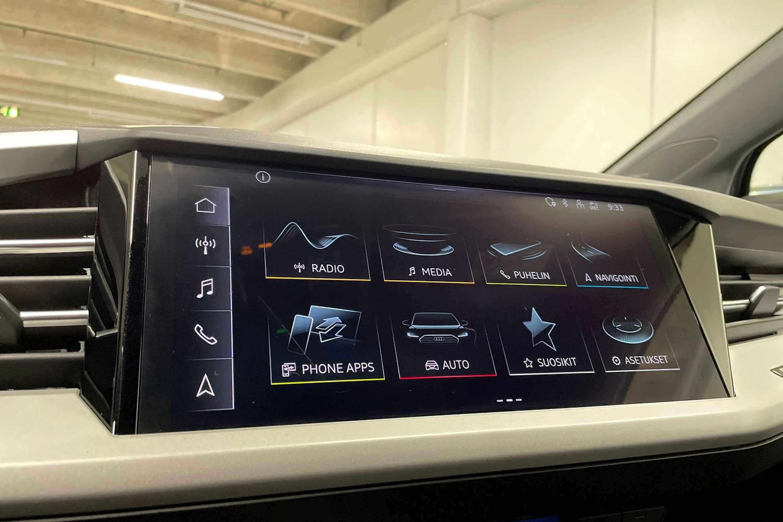 Sininen Audi Q4 e-tron 2024 kuva 16.