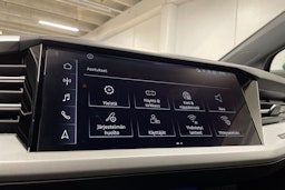 Sininen Audi Q4 e-tron 2024 kuva 18.