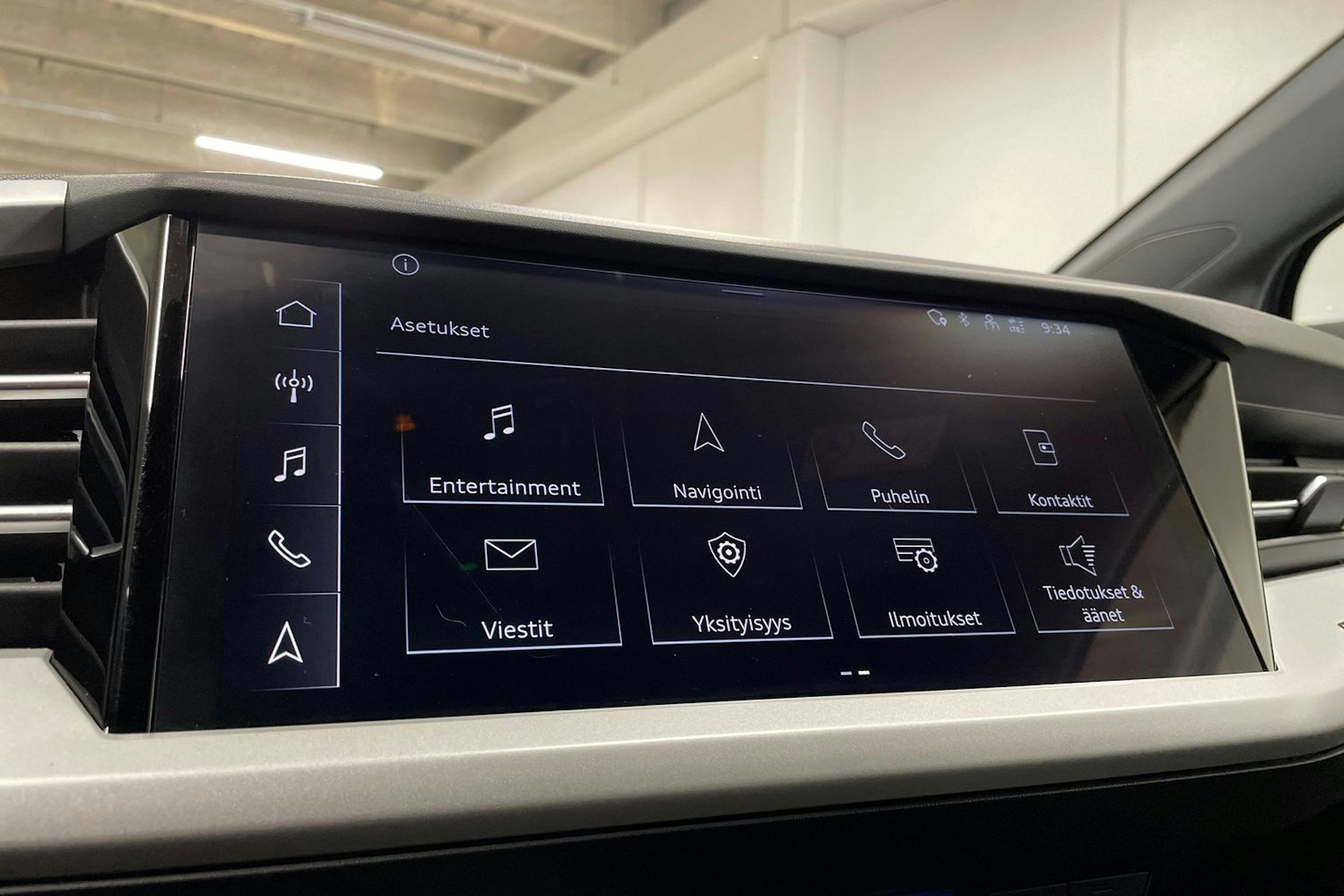 Sininen Audi Q4 e-tron 2024 kuva 19.