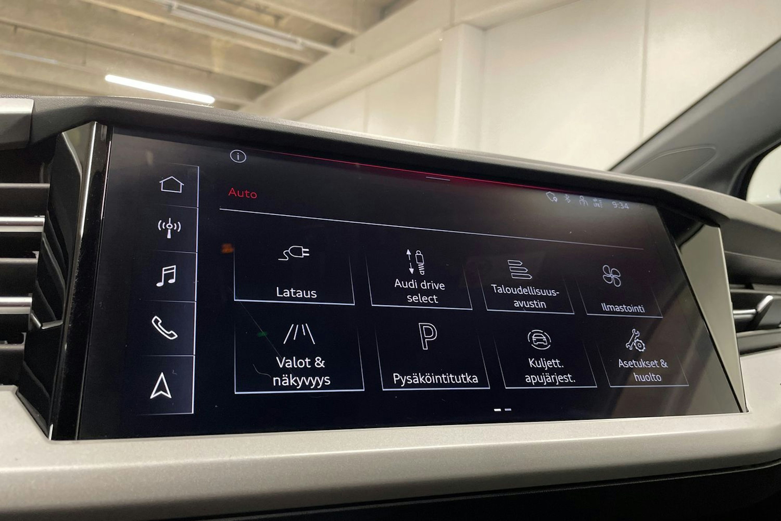 Sininen Audi Q4 e-tron 2024 kuva 20.