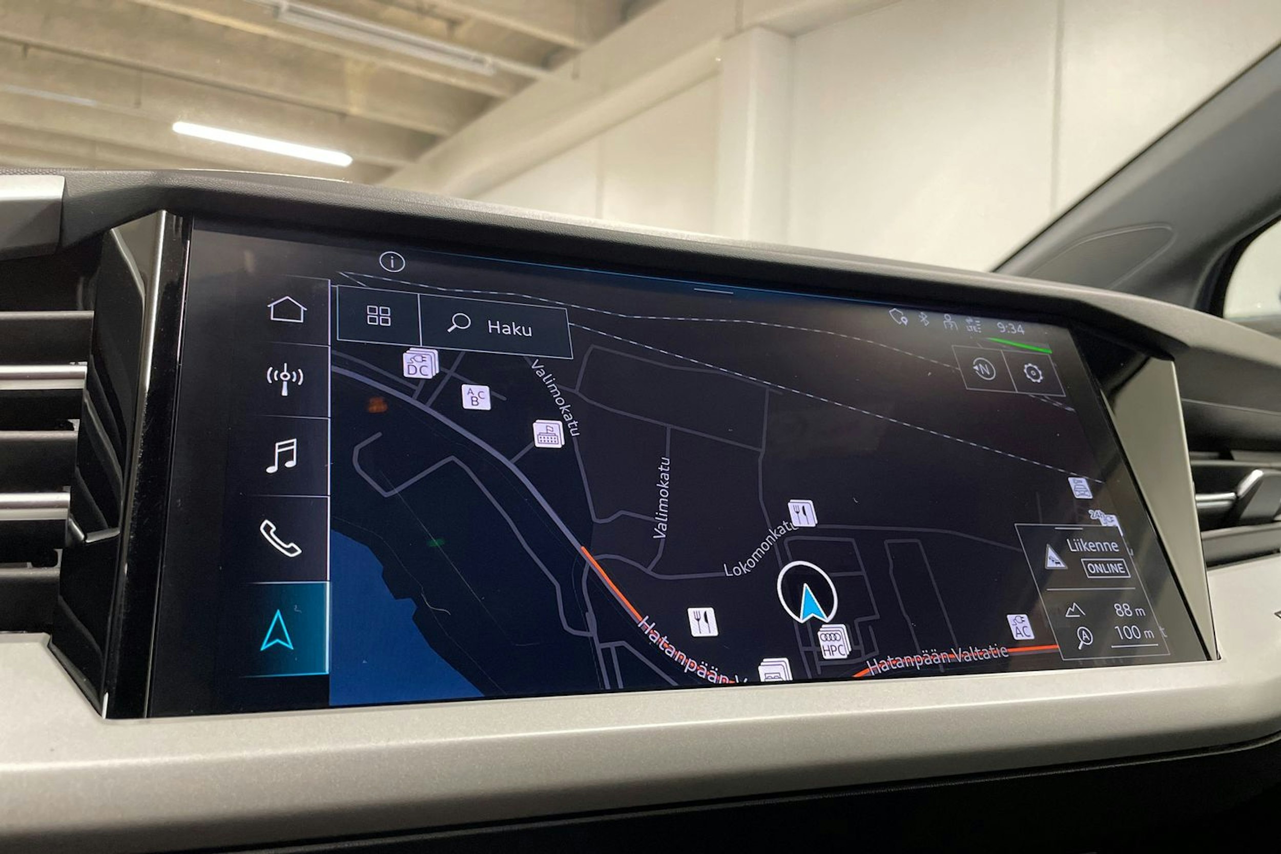 Sininen Audi Q4 e-tron 2024 kuva 21.