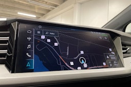 Sininen Audi Q4 e-tron 2024 kuva 21.