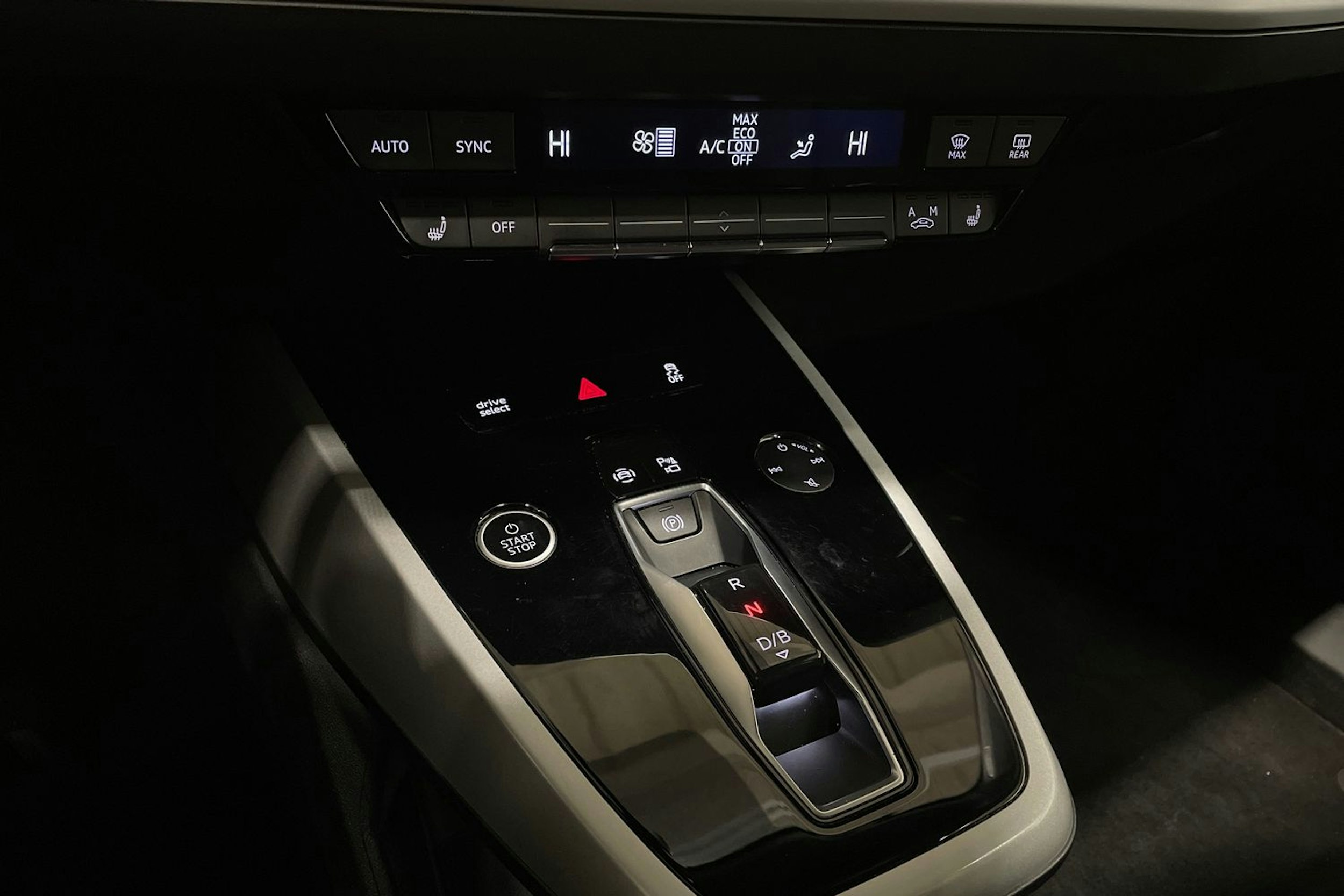 Sininen Audi Q4 e-tron 2024 kuva 23.