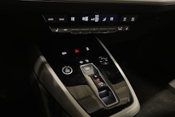 Sininen Audi Q4 e-tron 2024 kuva 23.