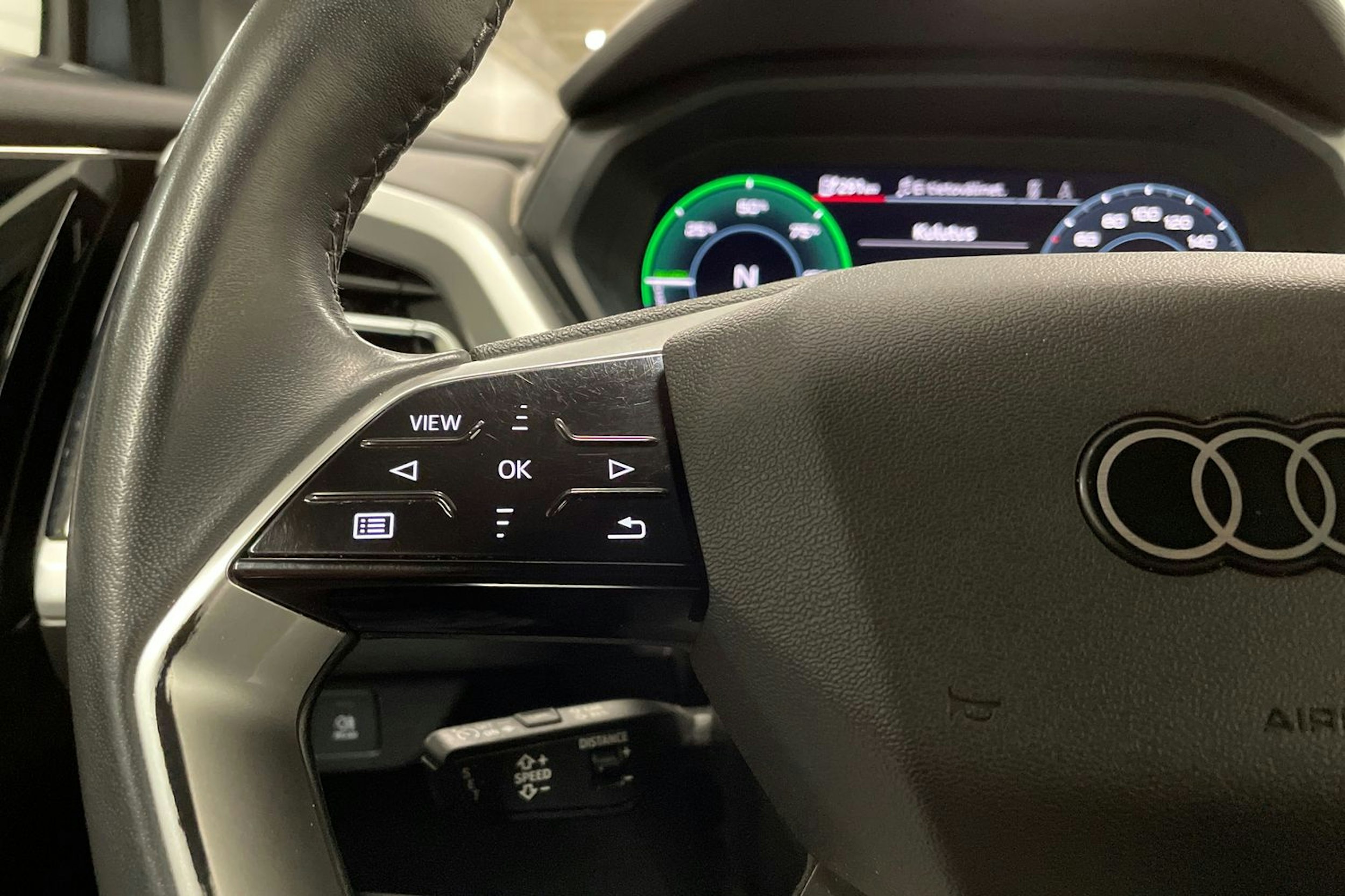 Sininen Audi Q4 e-tron 2024 kuva 25.