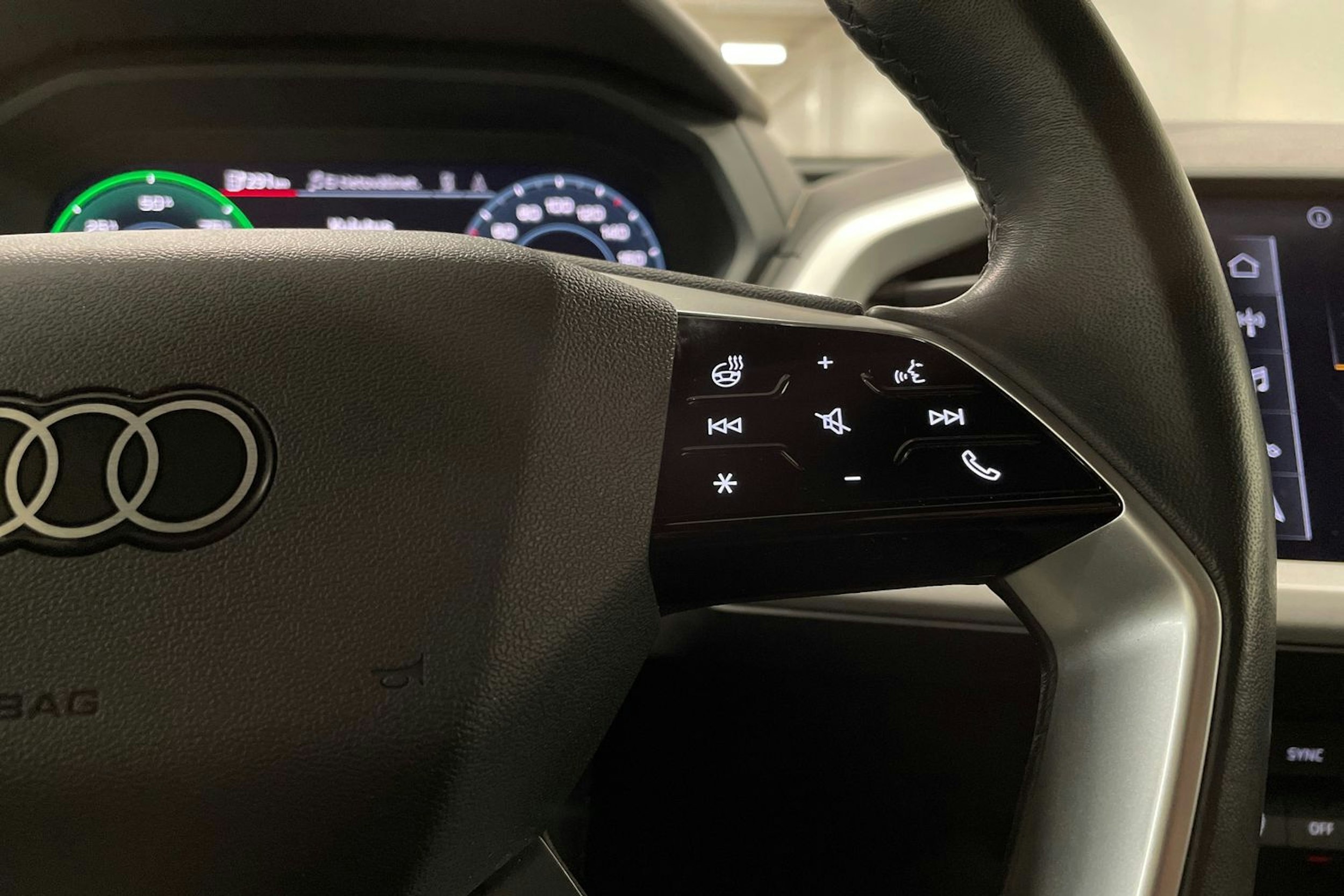 Sininen Audi Q4 e-tron 2024 kuva 26.