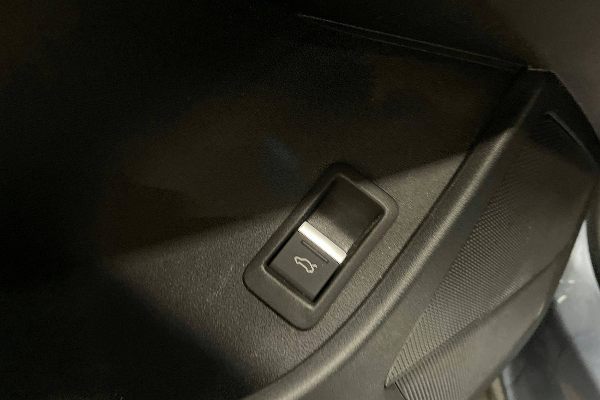 Sininen Audi Q4 e-tron 2024 kuva 27.